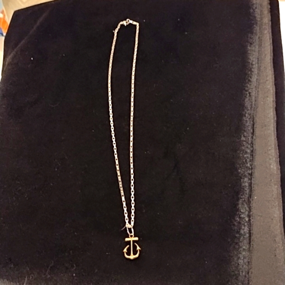 Ladies Silvertone Necklace w/Anchor pendant
